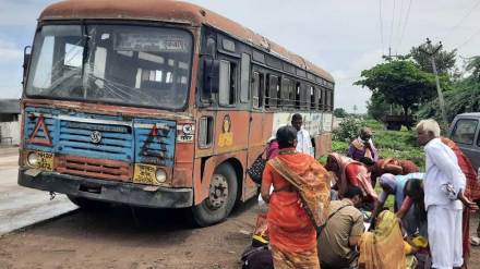 six passengers injured in bus collides with goods vehicle near jamner