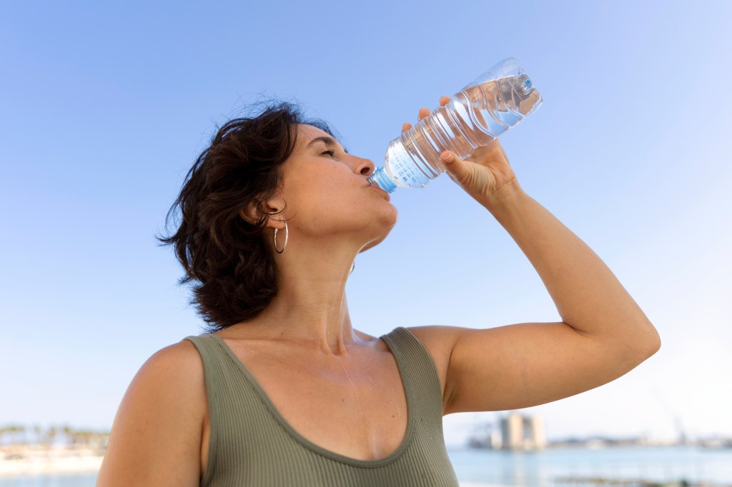 Water poisoning Woman hospitalised after drinking 4 litres of water for 12 days snk 94