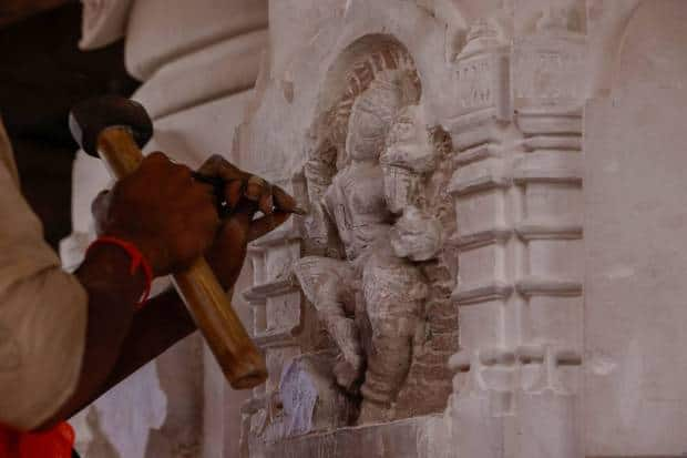 तीन मजली राम मंदिराची लांबी ३८० फूट, रुंदी २५० फूट आणि उंची १६१ फूट एवढी आहे, अशी माहिती प्राधिकरणाने दिली. गर्भगृहाव्यतिरिक्त मंदिर परिसरात पाच मंडप असणार आहेत. गूढ मंडप, रंग मंडप, नृत्य मंडप, प्रार्थना मंडप आणि कीर्तन मंडप अशी इतर पाच दालने असल्याची माहिती पीटीआयने दिली आहे. (फोटो - रॉयटर्स)