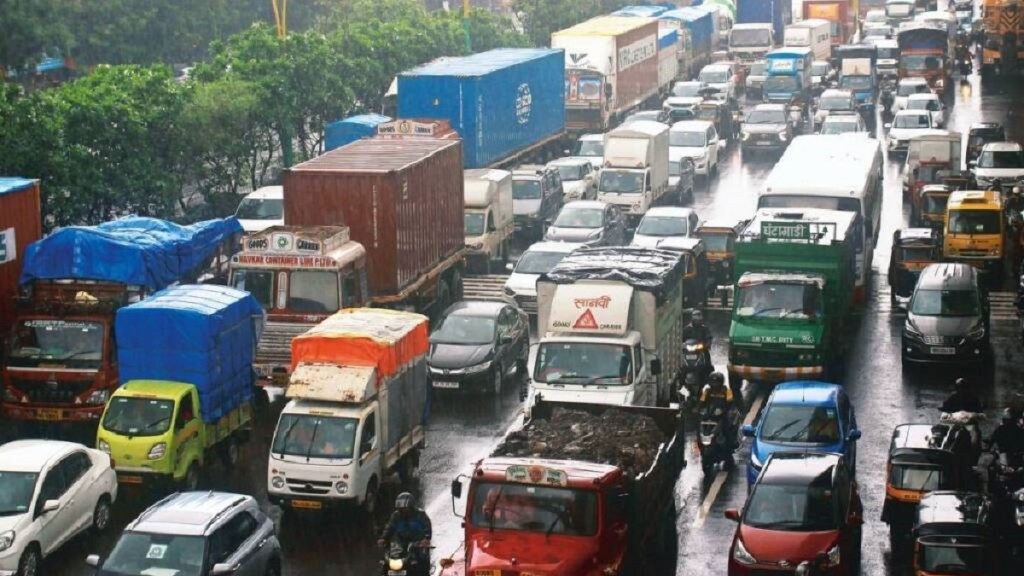 Heavy vehicles Ghodbunder road