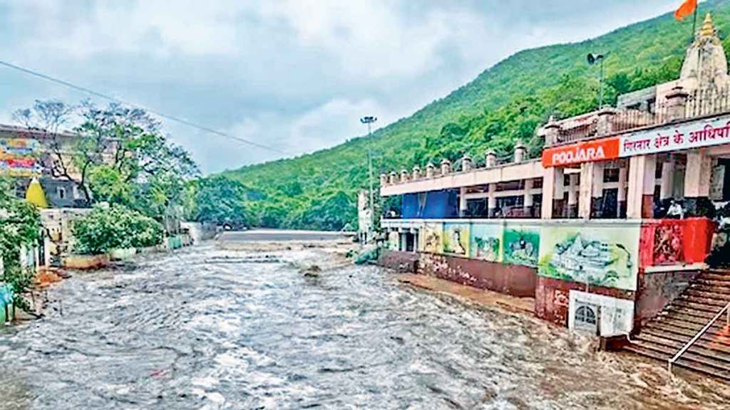 gujarat rains 11 dead flood like situation in several areas of gujrat