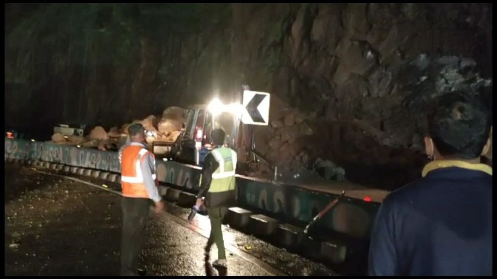 landslide in khandala ghat highway