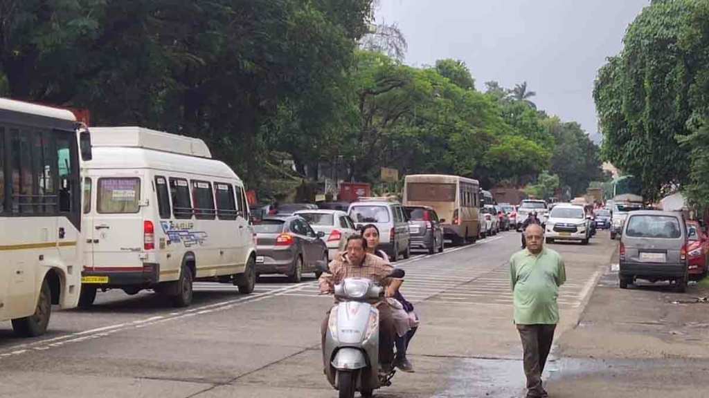 huge tourist crowd in lonavala