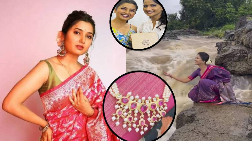 marathi actress prajakta mali gifted special ornament to ashwini kasar