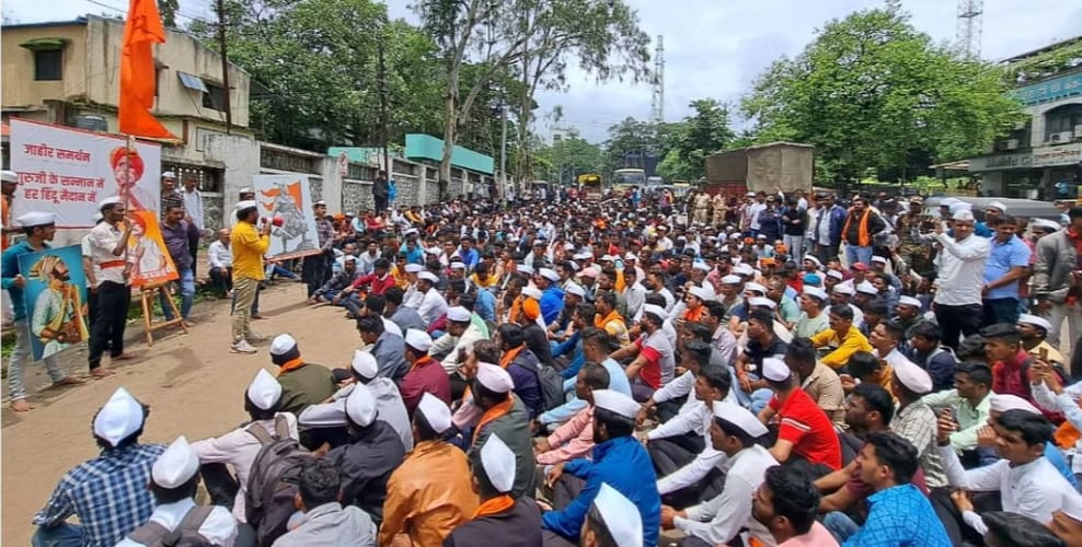 hindutva organizations march collector s office in satara for support of sambhaji bhide