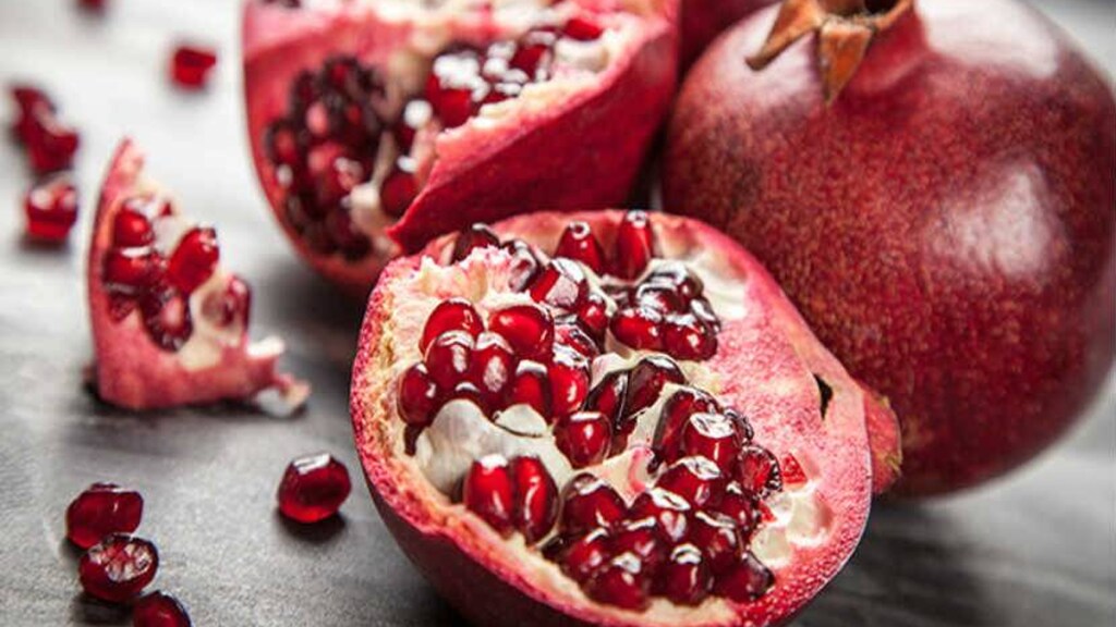 13 lakhs pomegranates stolen driver assistant nashik