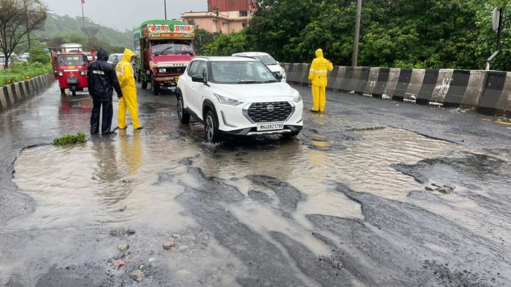 potholes on Shiv-Panvel road