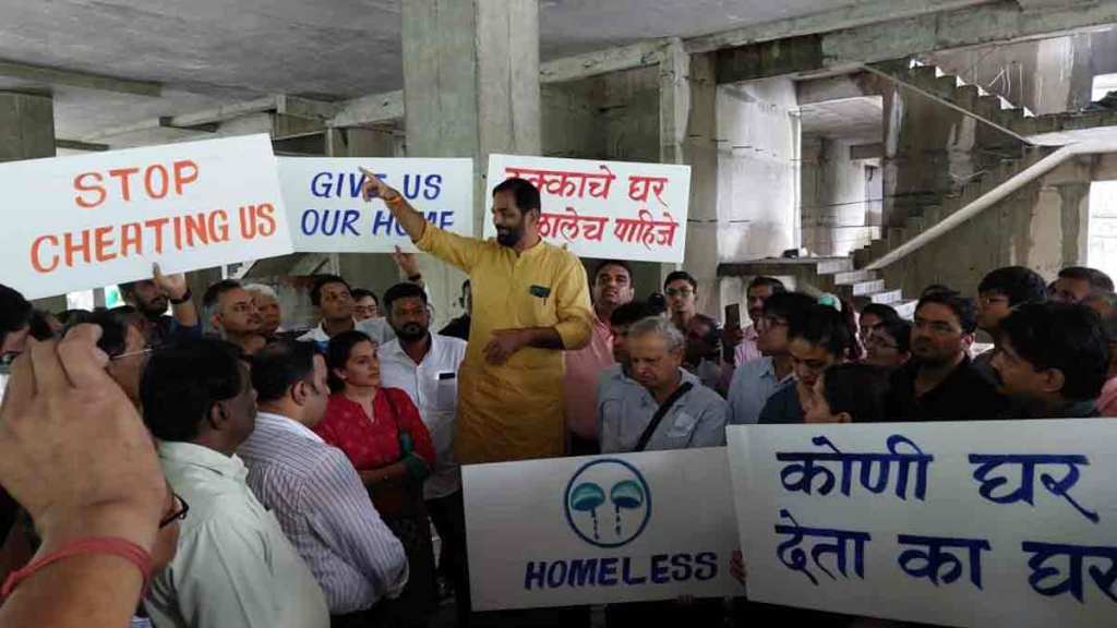 bjp mla sanjay kelkar protest with consumers for home