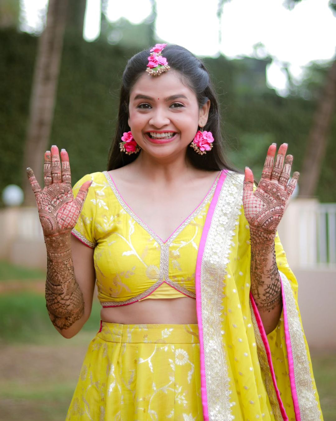 Aai Kuthe Kaay Karte Isha Mehendi Photos