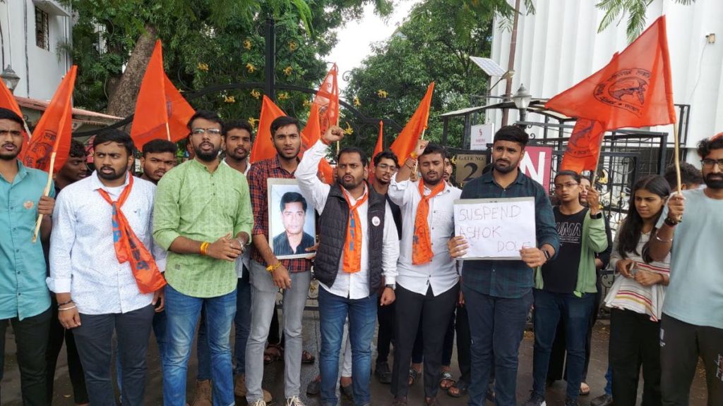 Agitation at entrance of Symbiosis College by ABVP