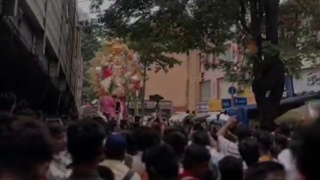 Branches of trees obstruct the arrival of Ganesha idols