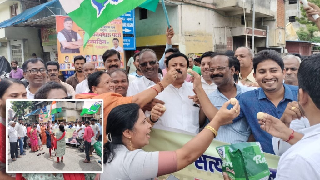 Congress workers celebrate in Nagpur