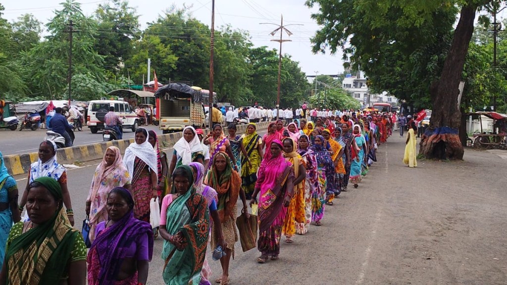 Dhule tribal march photo