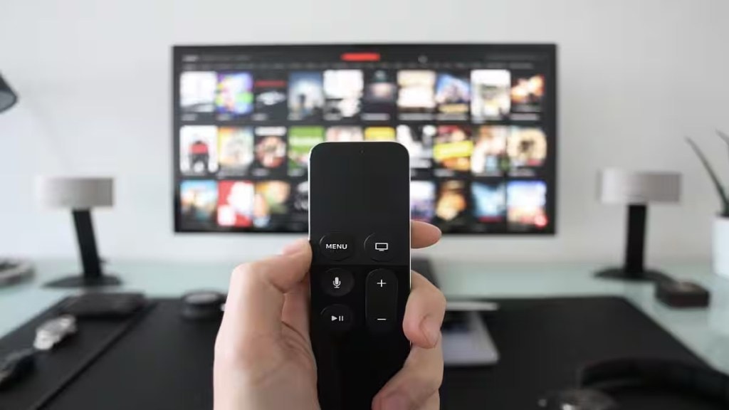 how to connect and turn on your smartphone tv remote