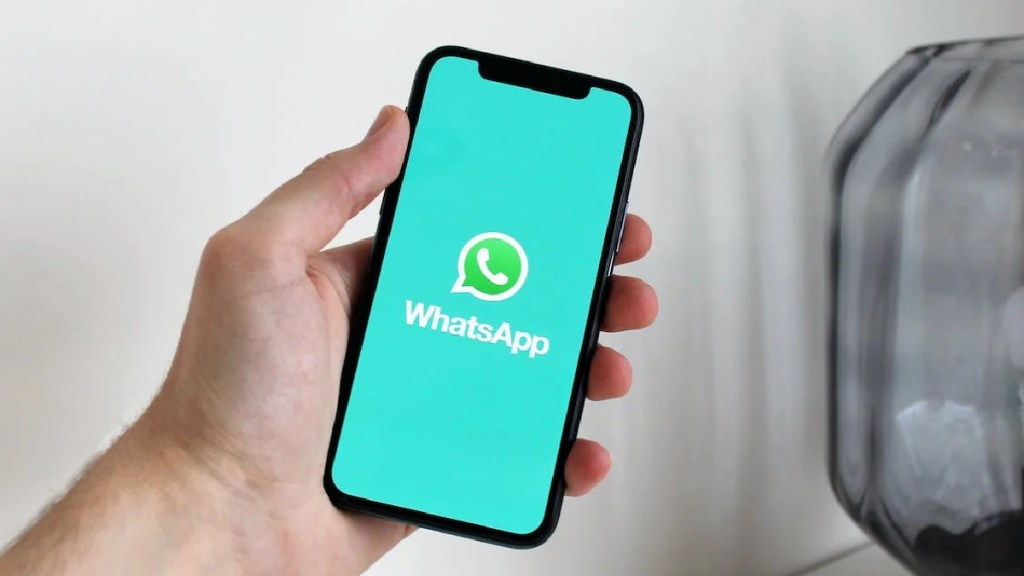 WhatsApp to roll out edit media captions feature