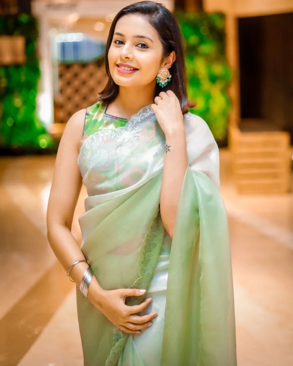 Shivani Rangole Kulkarni Organza Saree Look