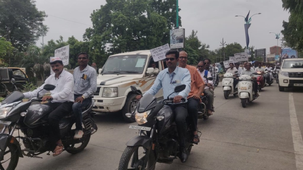 The employees taking out bike rally