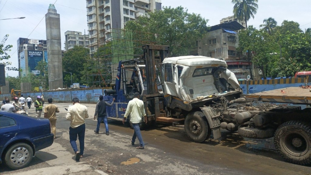 Traffic jam on Shiv Panvel road due to trailer accident