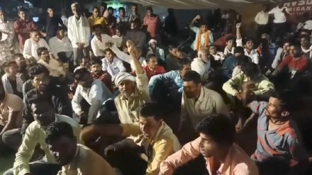 Farmers protesting Vinod Agarwal house