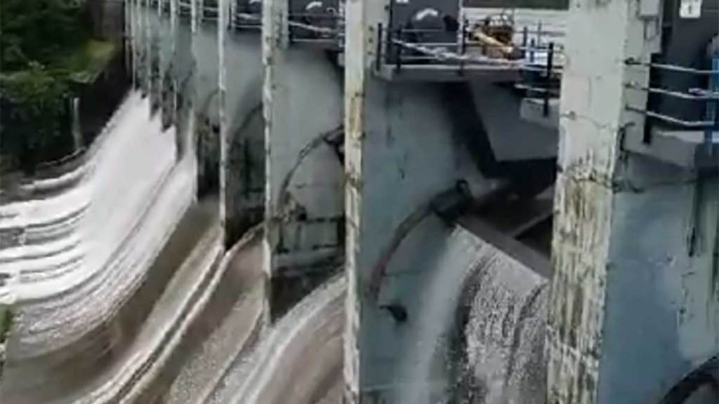 barvi dam in badlapur overflowing after heavy rain