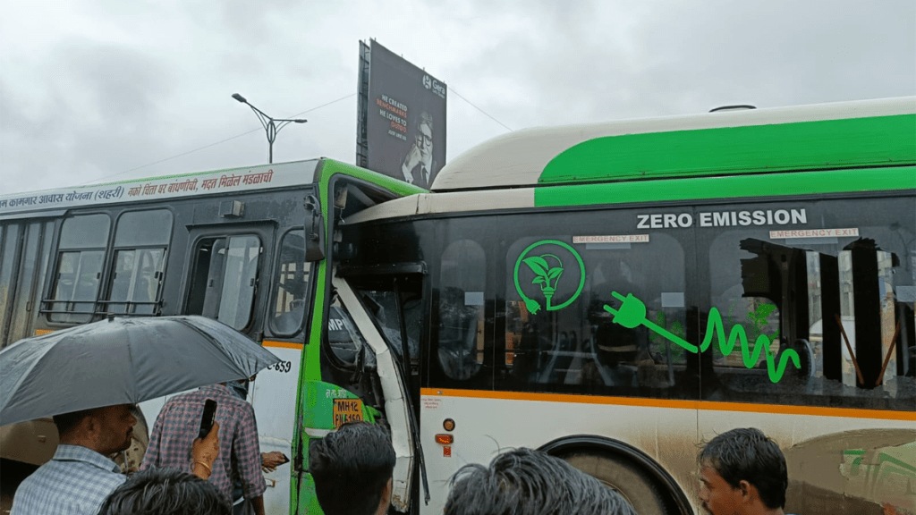 two buses collided pune nagar road 29 passengers injured accident