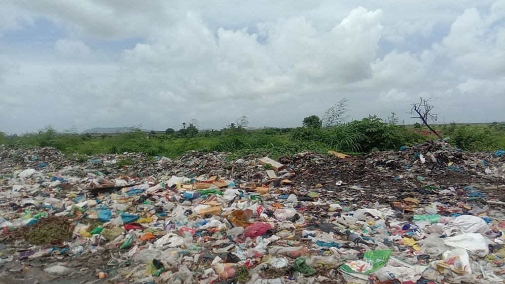 navi mumbai uran garbage on road