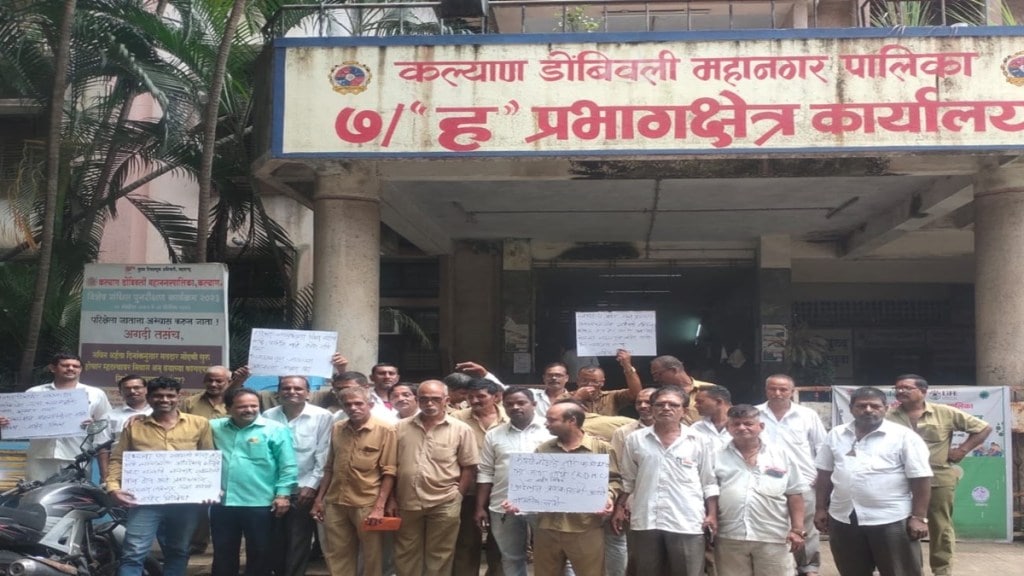 dombivali auto drivers protest potholes road