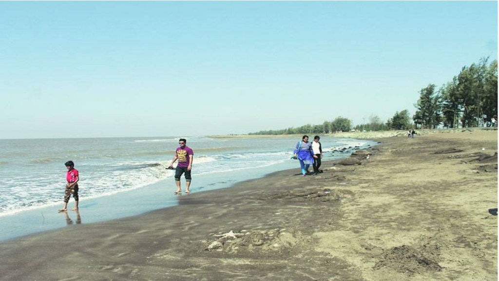 vasai beaches are guarded by only 9 lifeguards