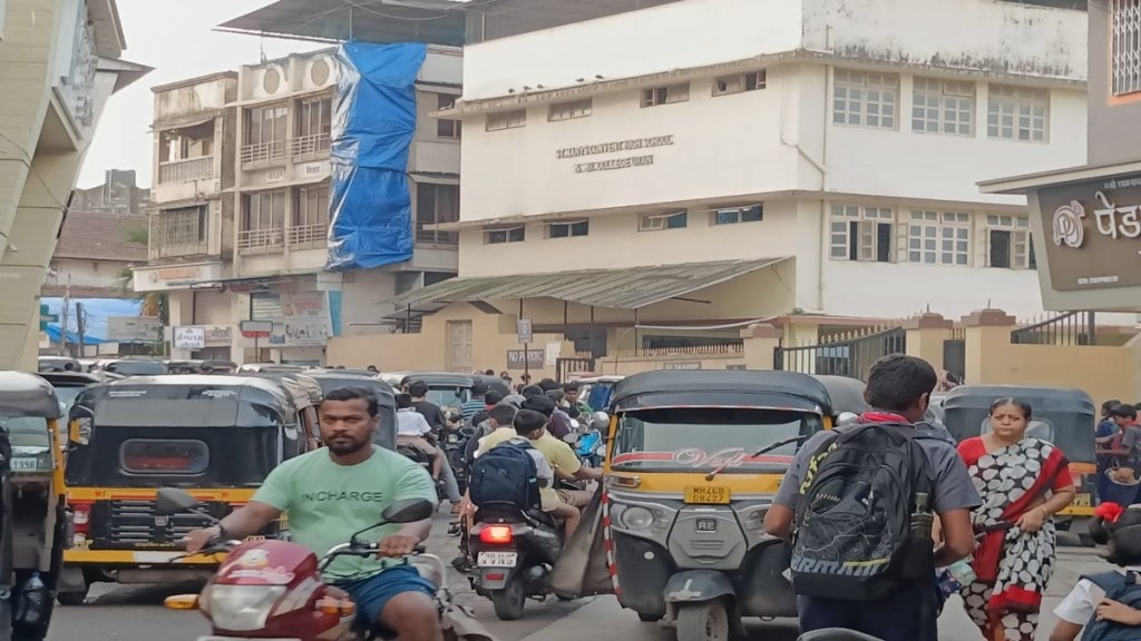 Uran, Traffic Jam, 7 AM, Unruly Vehicle Parking