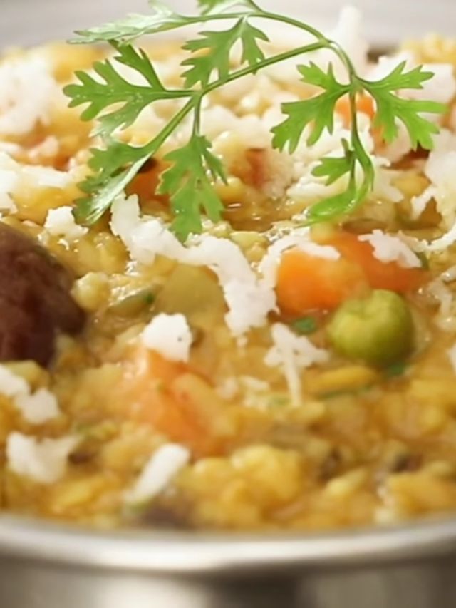 Monsoon Recipe: healthy khichadi recipe (Unsplash)