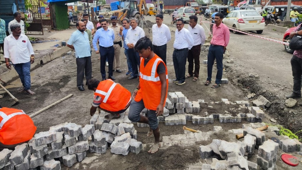 inspecting the roads. Bhausaheb Dangde and other officers