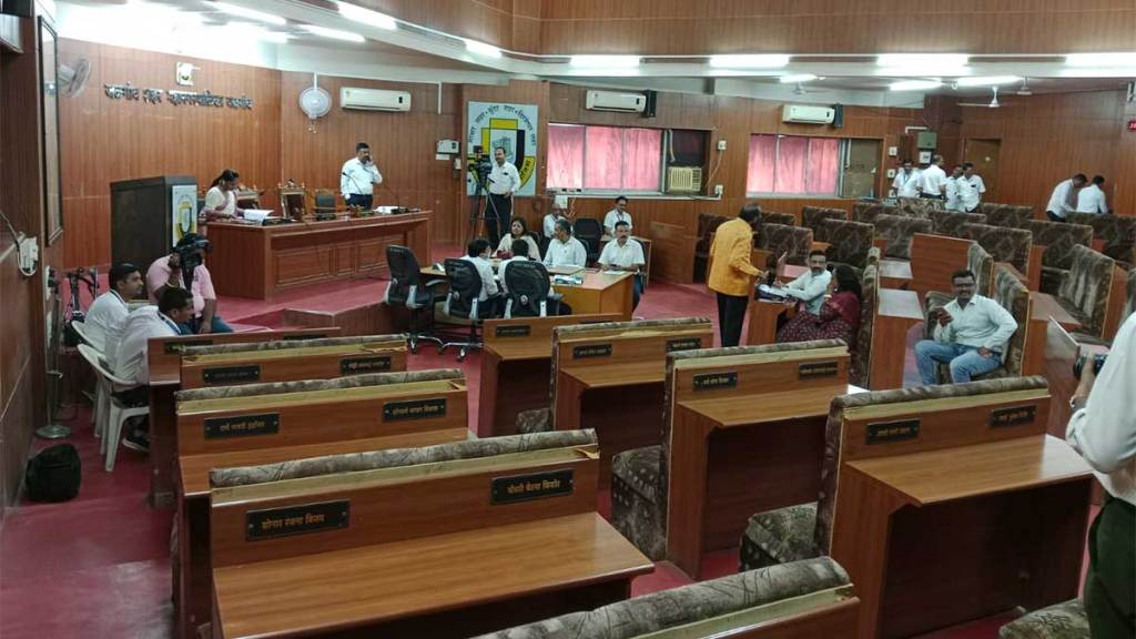 meeting for no confidence motion adjourned against jalgaon municipal commissioner