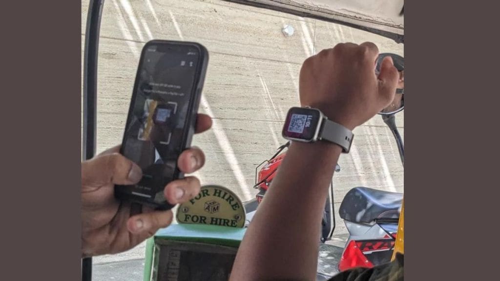 auto driver shows qr code on smartwatch for payment to passenger in bengaluru viral pic