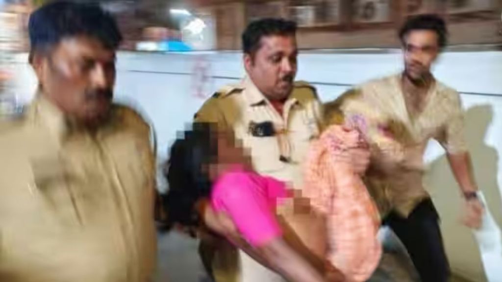 Mumbai Police constable carries injured elderly woman to hospital without waiting for ambulance wins hearts