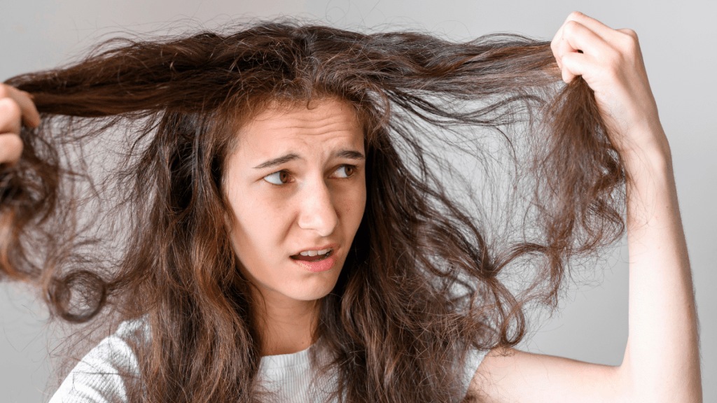 Hair looks frizzy and damaged after waking up follow these tips for Overnight Shine Hairs-Frizzy Hair Tips snk 94