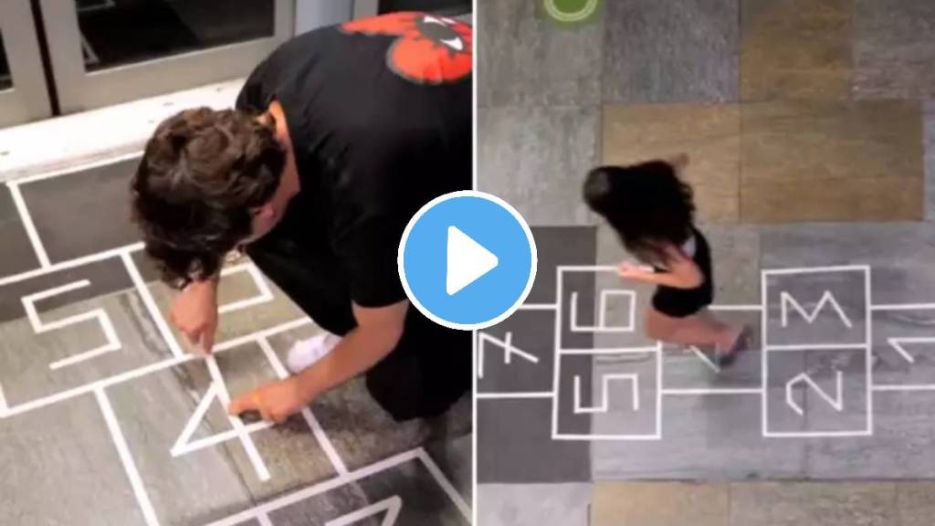 metro viral video man draws block game outside metro gate people boarded train intresting way watch viral video