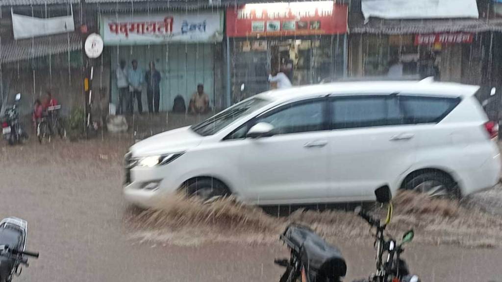 heavy rain in miraj waterlogging in low lying areas