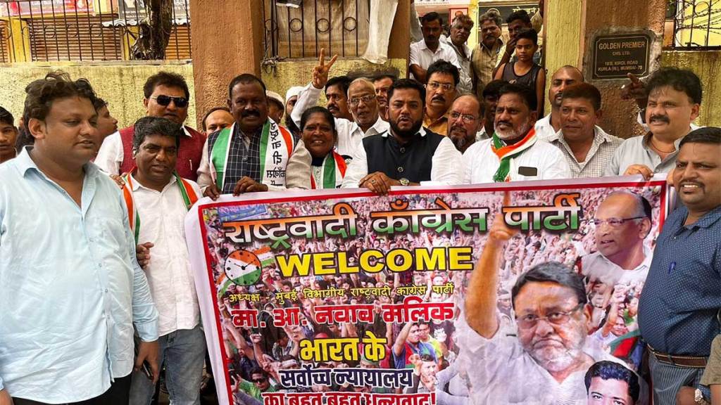 ncp workers welcome nawab malik after get bail