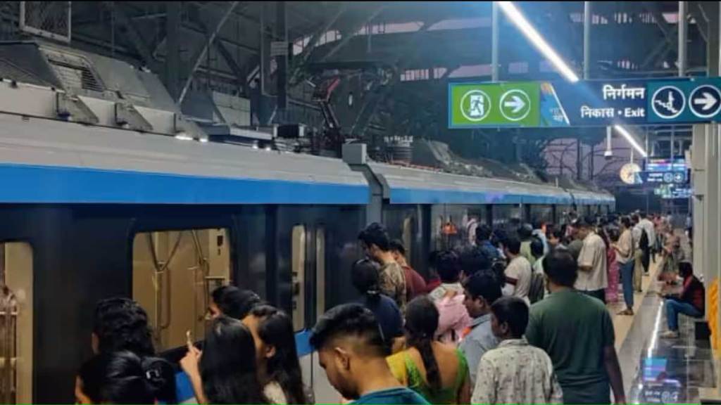 pune metro extended service get huge response from commuters on independence day