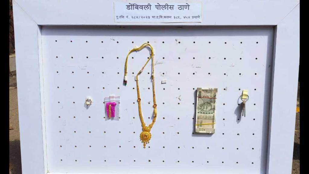 domestic servant arrested for robbing gold from senior citizen homes in dombivli