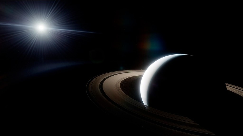 Saturn close to Earth