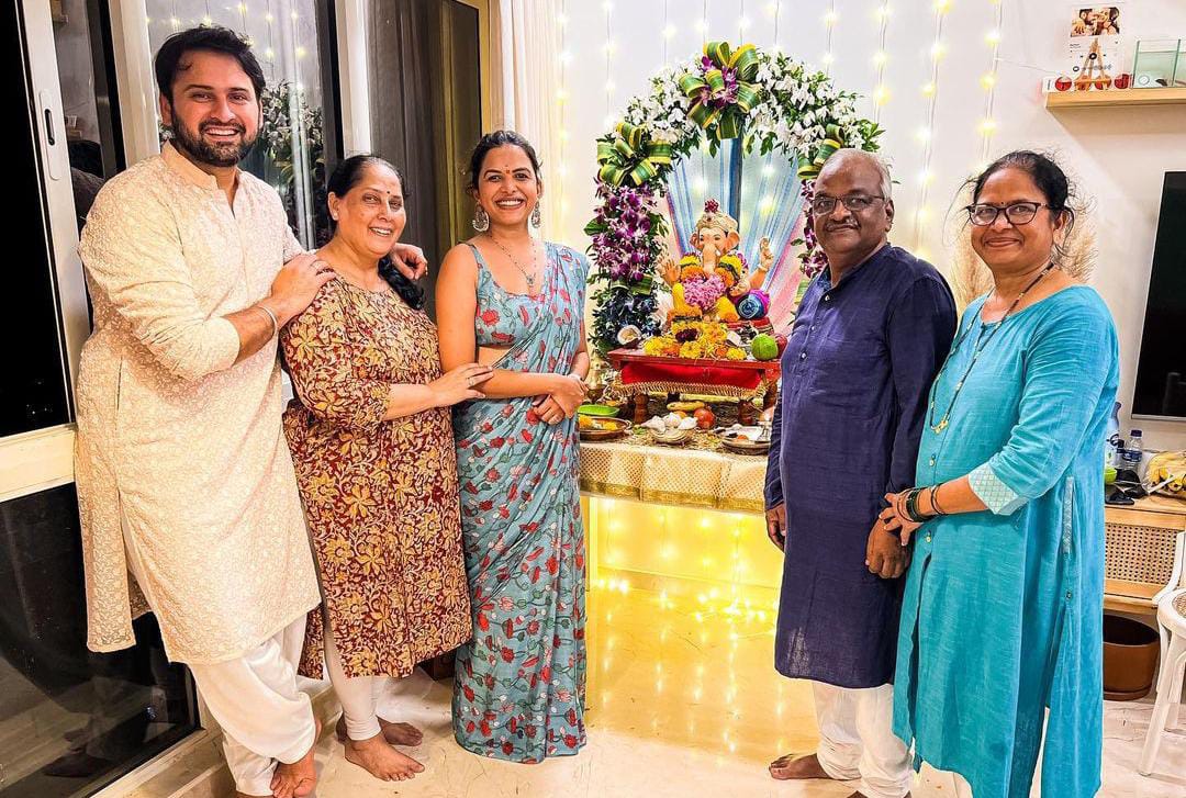 siddharth chandekar mother get married 