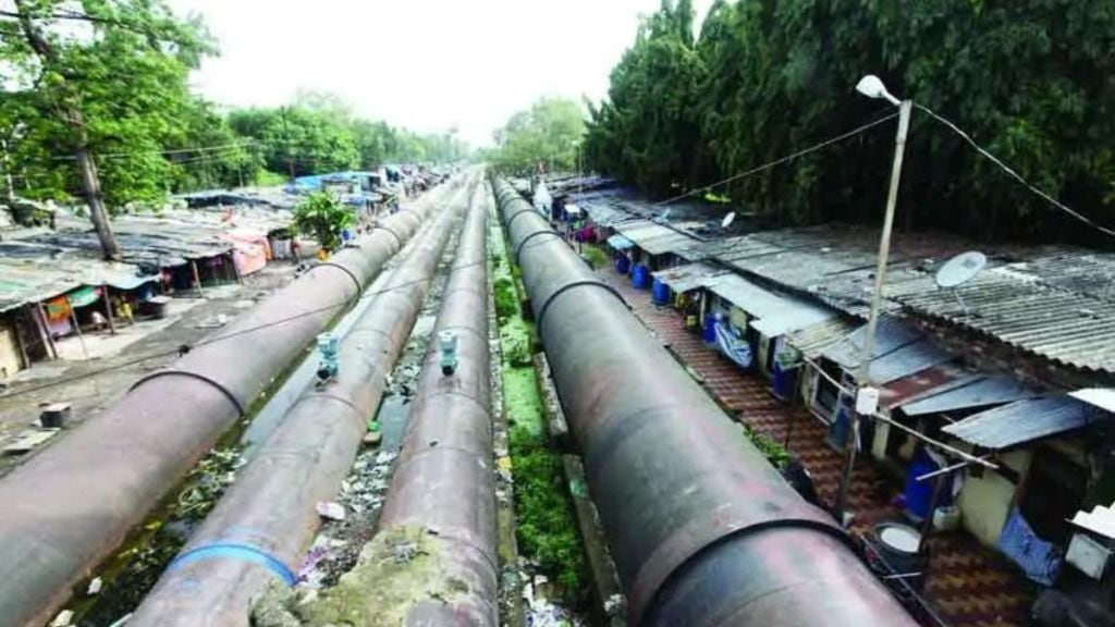 slum dwellers along the Tansa canal