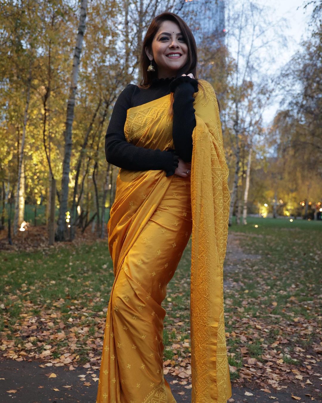 sonalee-kulkarni-in-yellow-saree-black-crop-top