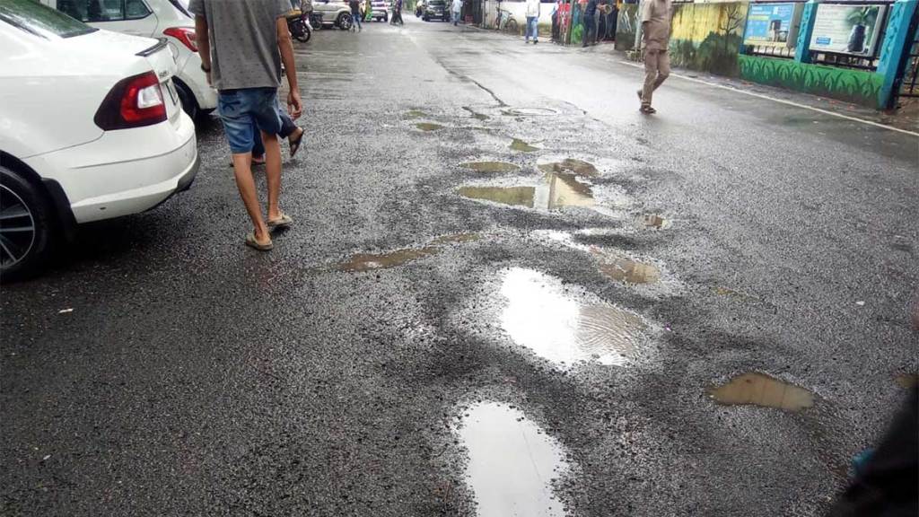 navi mumbai municipal corporation neglecting pothole in turbhe