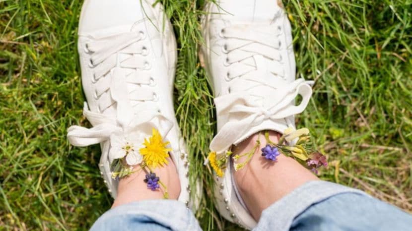 how to clean white shoes