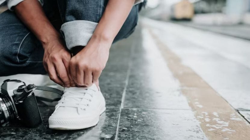 how to clean white shoes