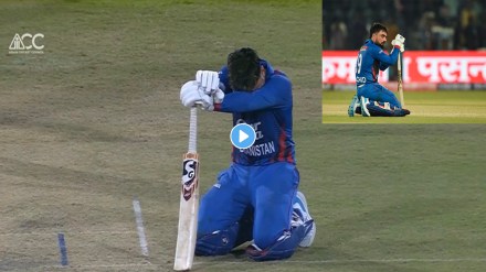 Fans encourage Rashid Khan who is devastated by Afghanistan's defeat against Sri Lanka