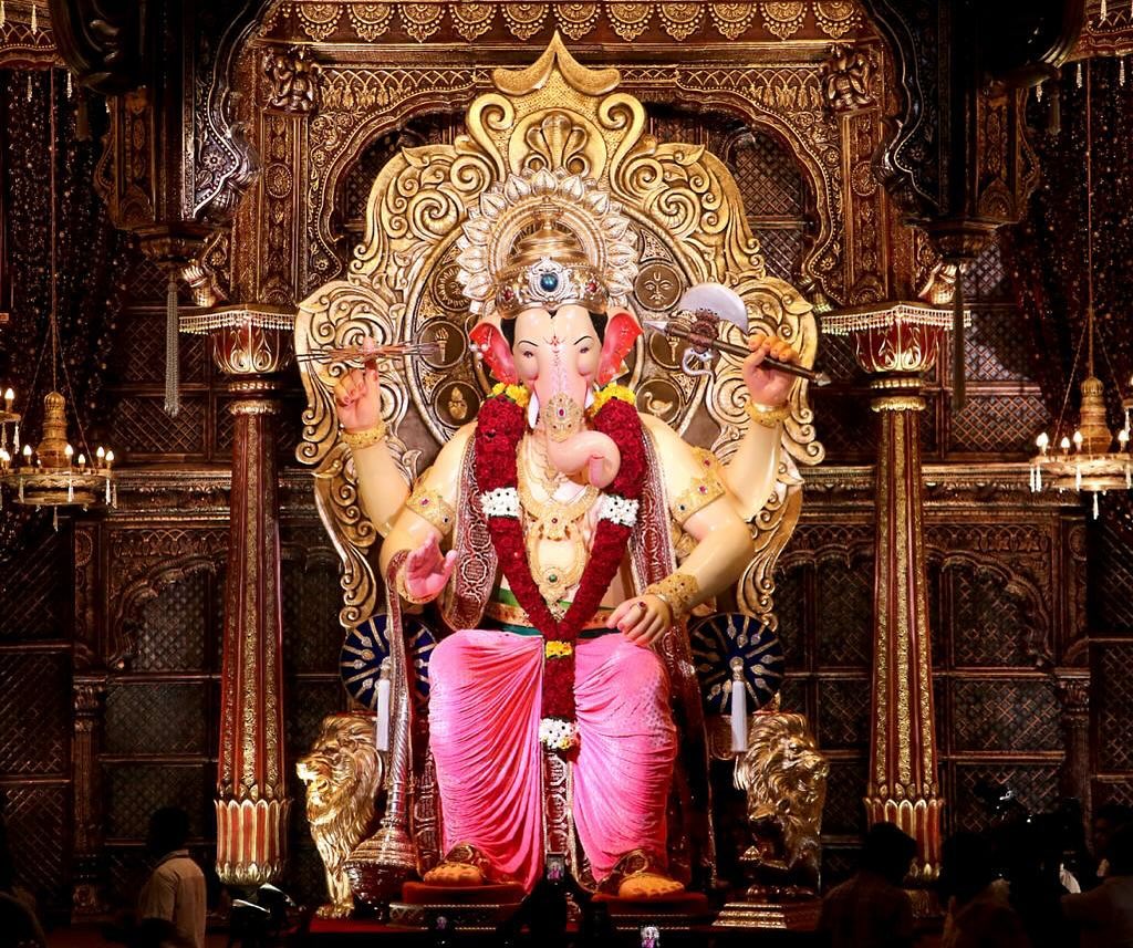 Lalbaugcha Raja 2023 Celebrity Visit Photos