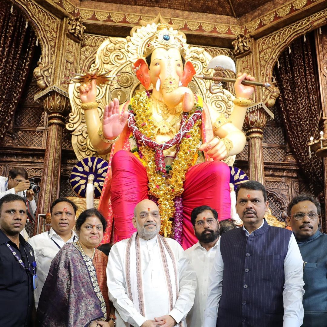 Lalbaugcha Raja 2023 Celebrity Visit Photos